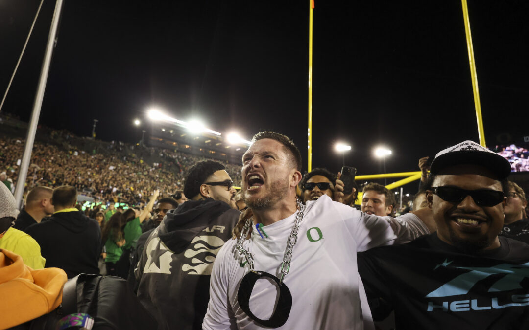 Oregon Head Coach Dan Lanning Named Bear Bryant Coach of the Week